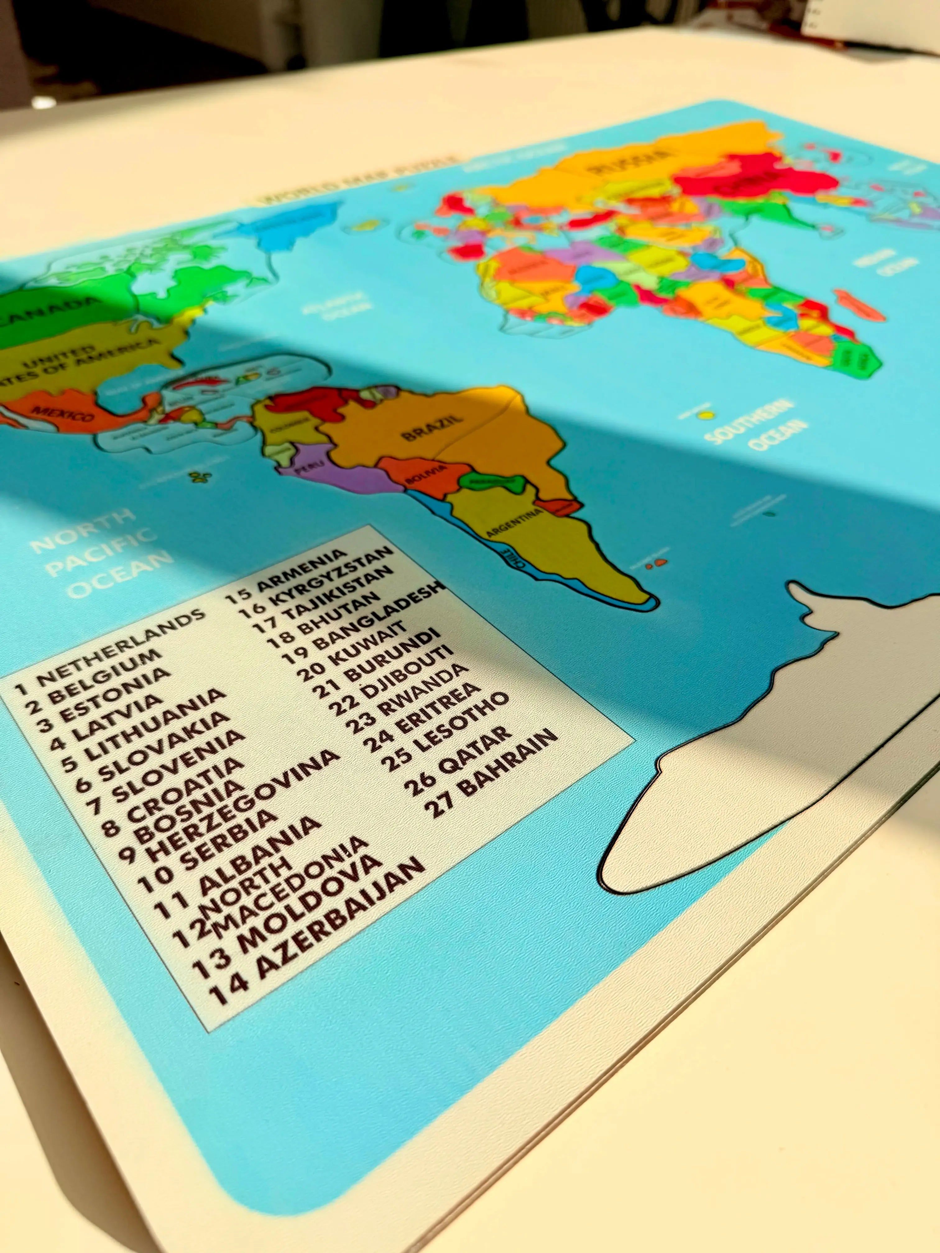 Renkli Dünya Haritası Puzzle