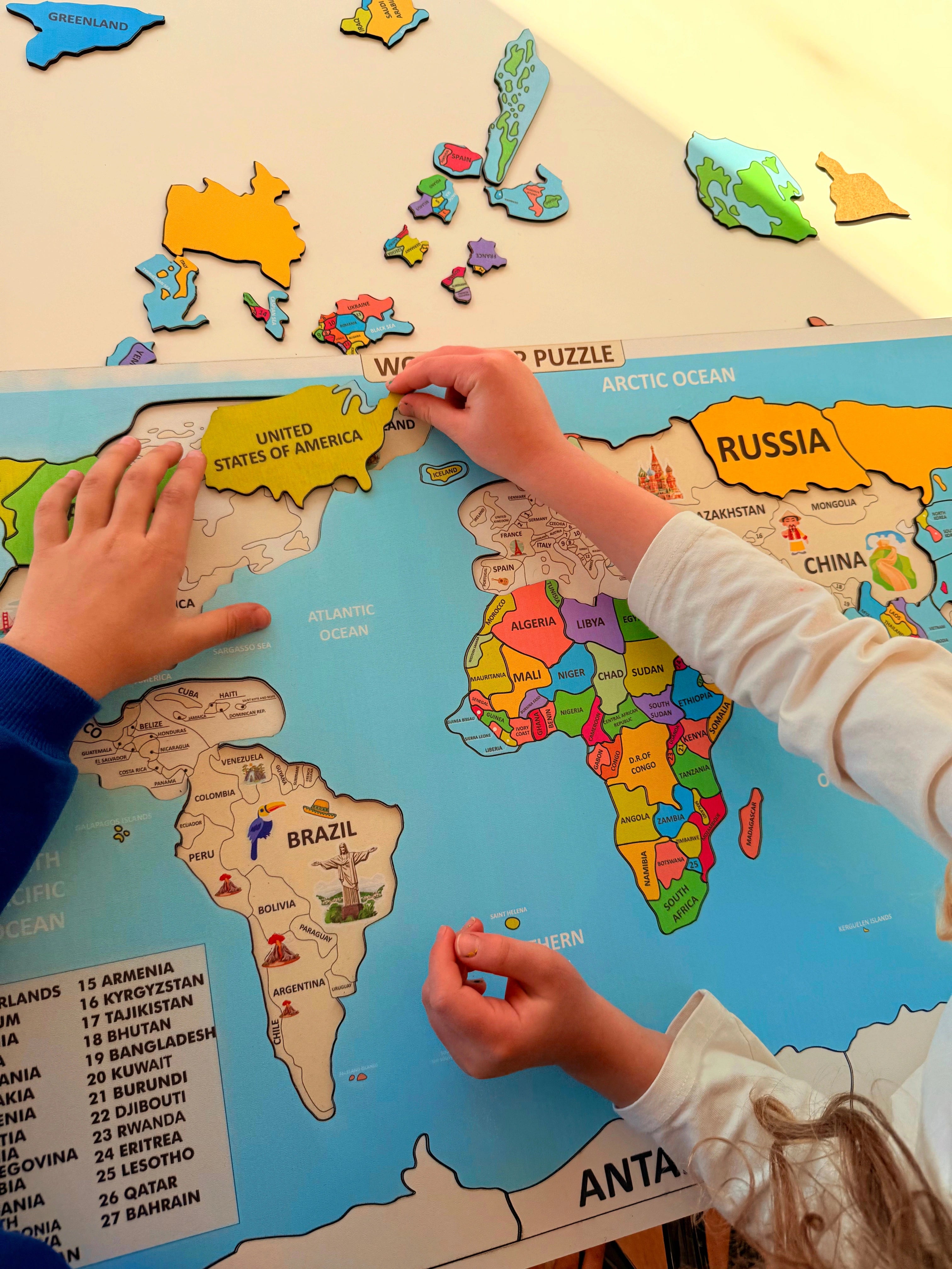 Renkli Dünya Haritası Puzzle