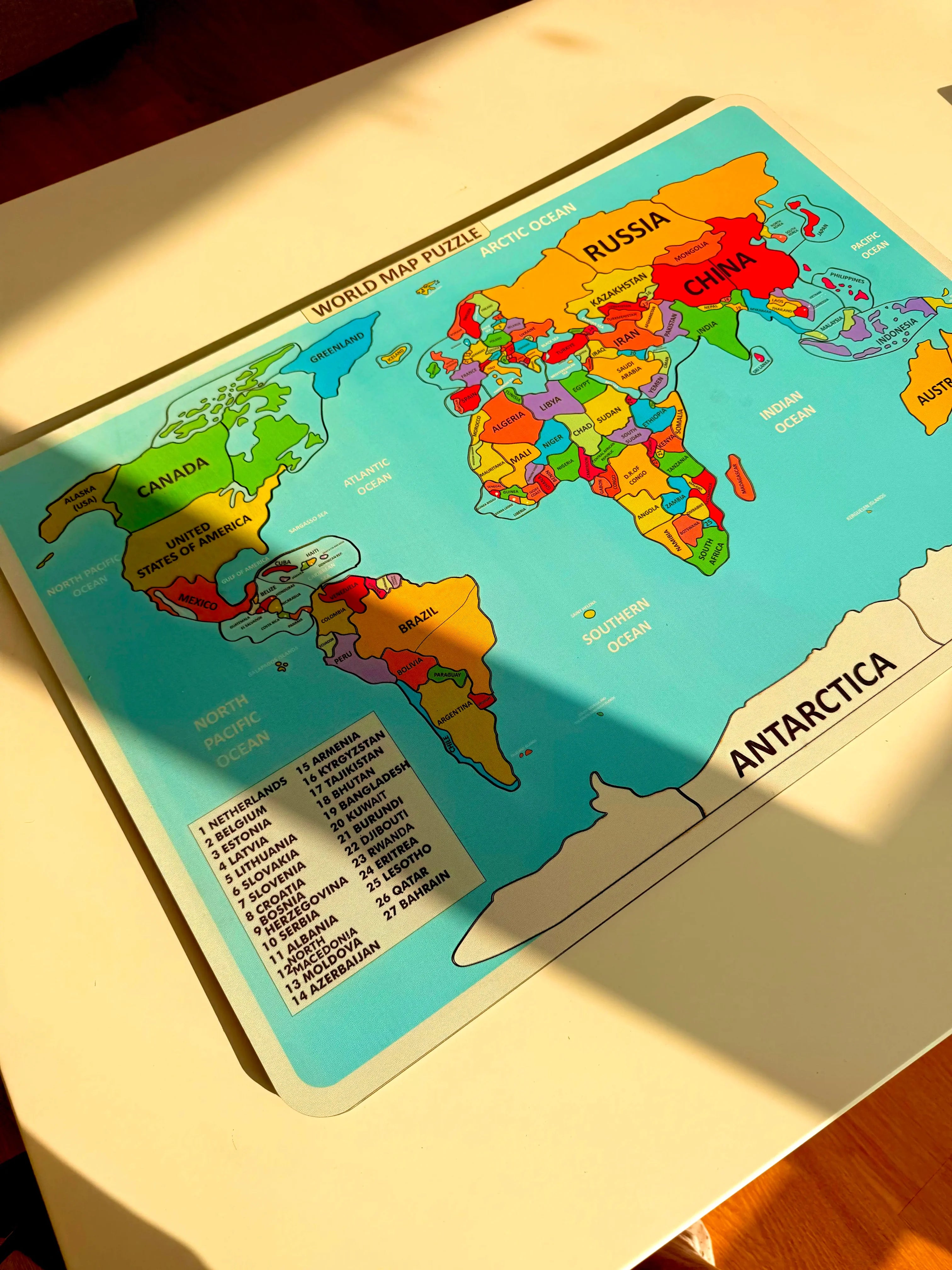 Renkli Dünya Haritası Puzzle